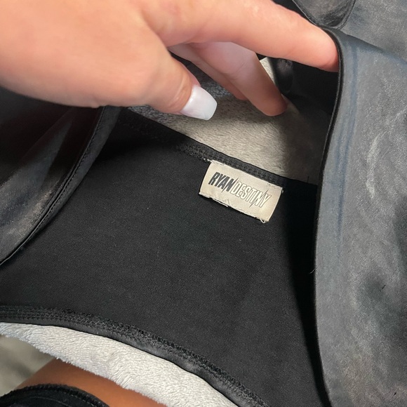 cross neck top - Picture 2 of 3